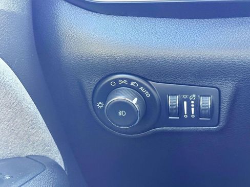 Used 2024 Jeep Compass Latitude image 19