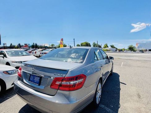 Used 2013 Mercedes-Benz E 350 4MATIC Sedan image 7