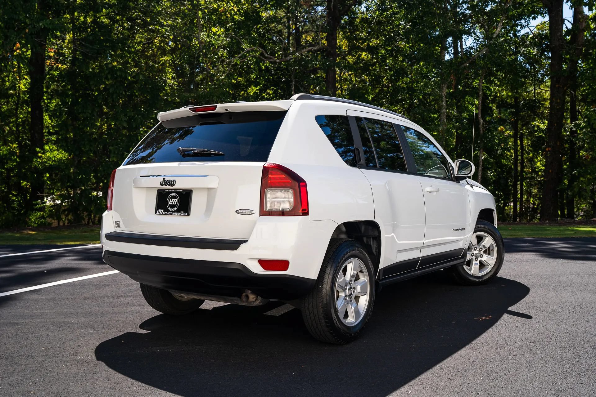 Used 2017 Jeep Compass Latitude FWD image 2