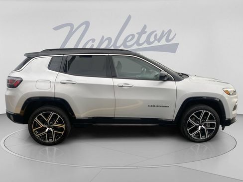 Used 2025 Jeep Compass Limited w/ Elite Group AWD/4WD image 9