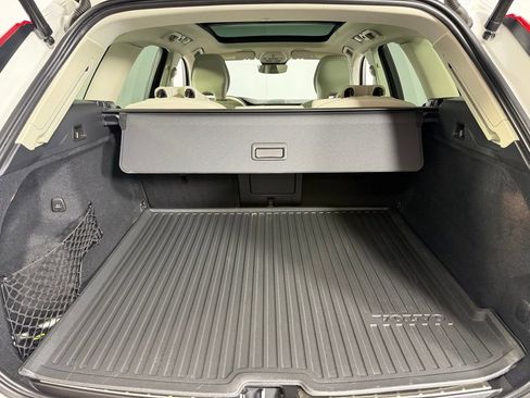 Used 2023 Volvo XC60 B5 Ultimate w/ Climate Package image 28