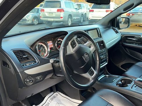 Used 2017 Dodge Grand Caravan GT image 32