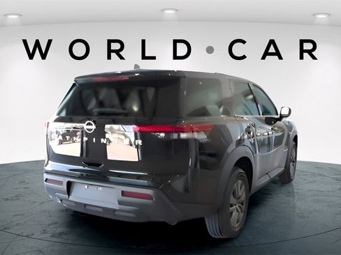 Used 2025 Nissan Pathfinder S image 7