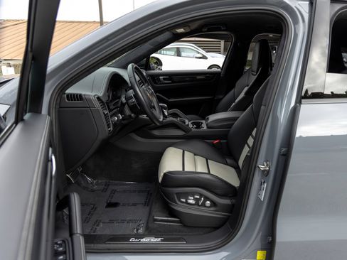Certified 2023 Porsche Cayenne Turbo GT AWD/4WD image 27