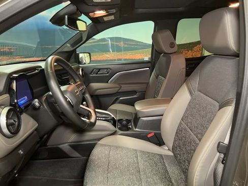 Used 2024 Chevrolet Colorado ZR2 w/ Technology Package image 23