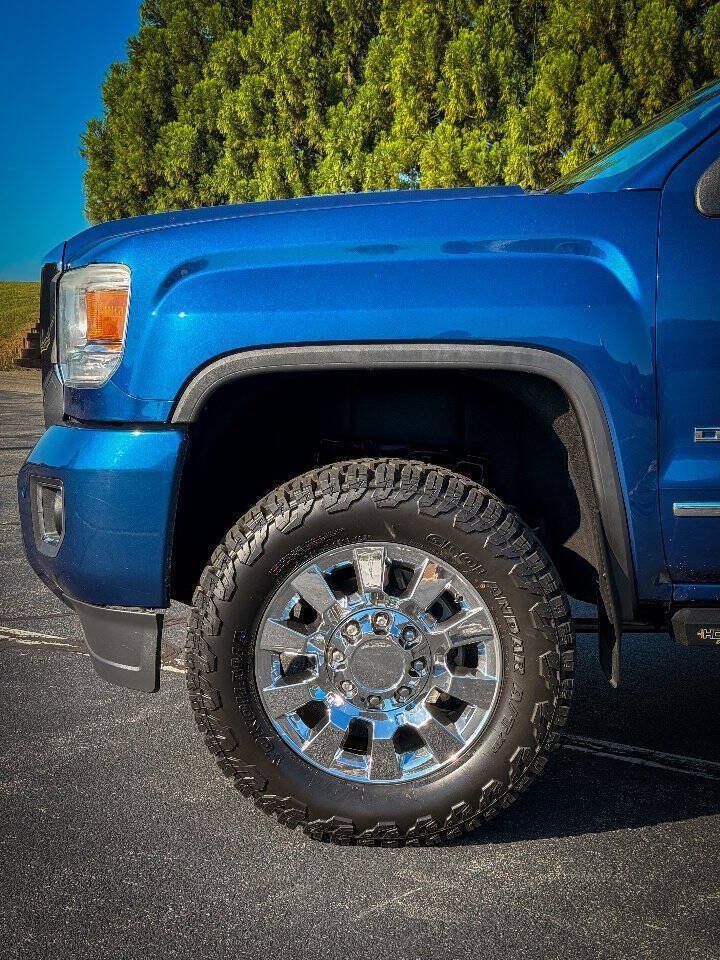 Used 2015 GMC Sierra 2500 Denali w/ Duramax Plus Package AWD/4WD image 9