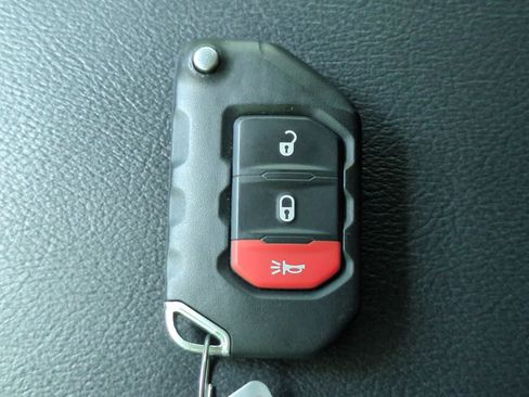 Used 2023 Jeep Wrangler Unlimited Sahara AWD/4WD image 34