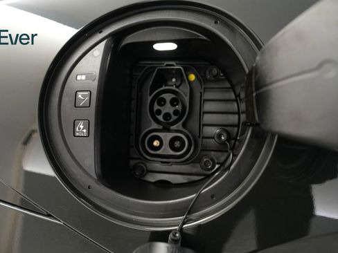 Used 2023 Hyundai Ioniq 6 Limited image 10