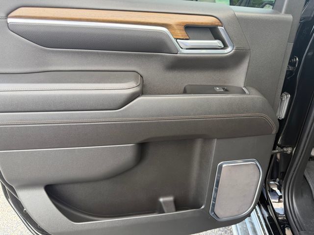 Used 2023 Chevrolet Silverado 1500 High Country w/ High Country Premium Package AWD/4WD image 16