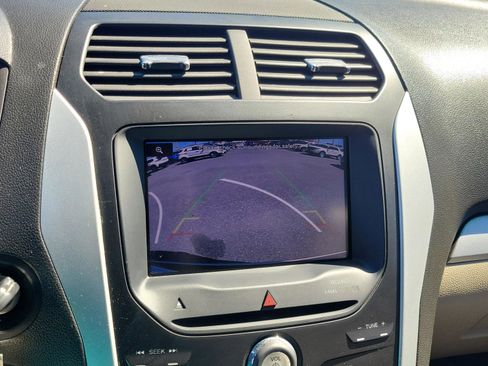 Used 2013 Ford Explorer XLT image 17