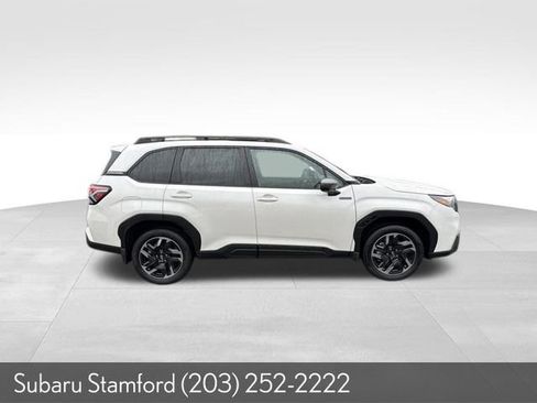 Used 2025 Subaru Forester Premium image 9