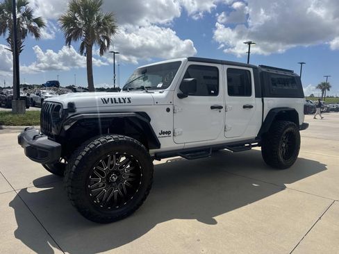 Used 2022 Jeep Gladiator Sport AWD/4WD image 3