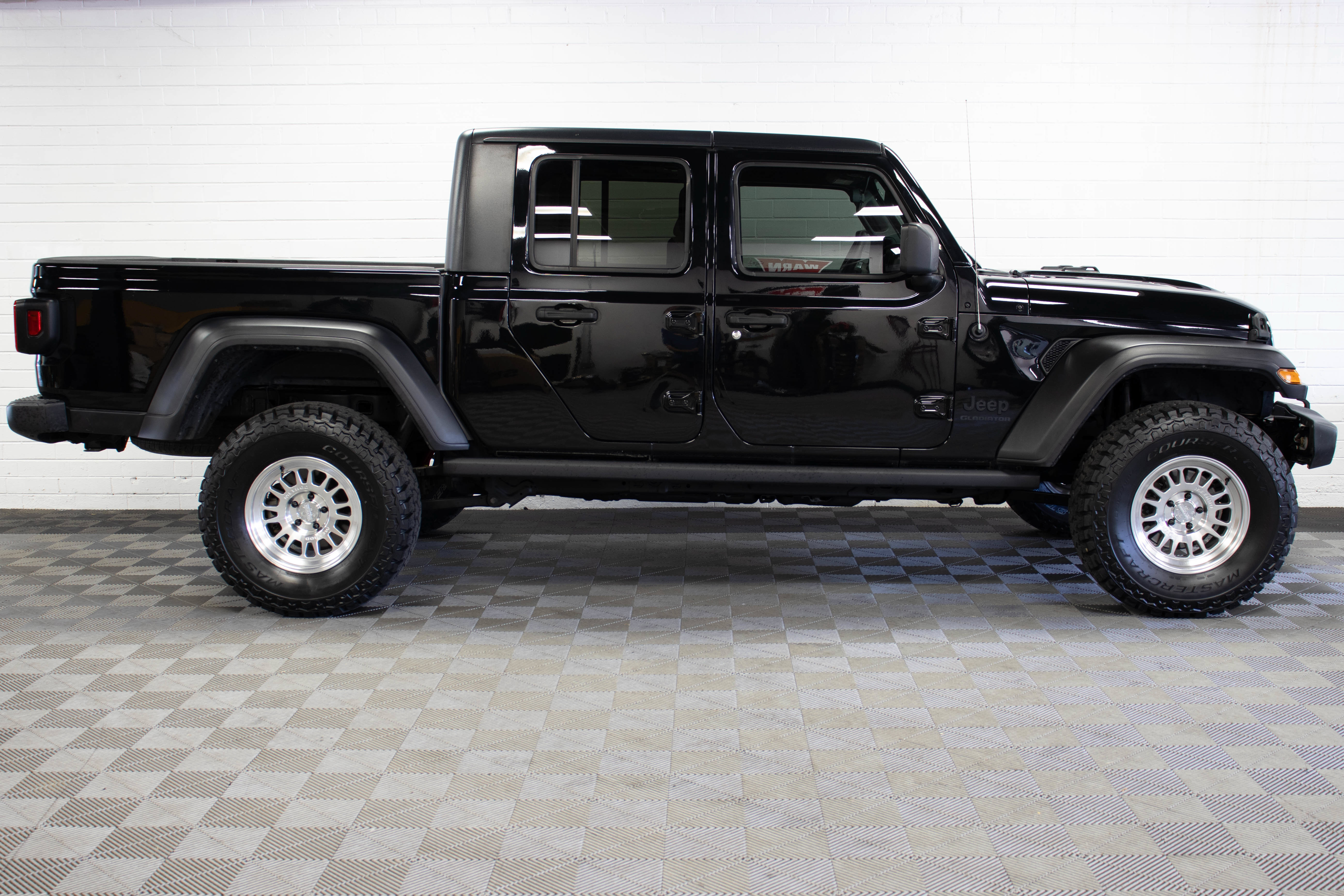 Used 2020 Jeep Gladiator Sport w/ Quick Order Package 24S AWD/4WD image 2