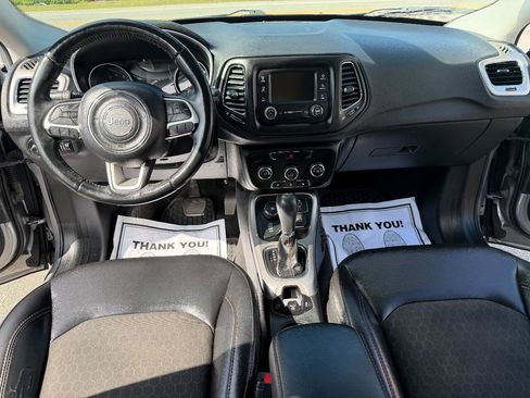 Used 2018 Jeep Compass Latitude w/ Cold Weather Group AWD/4WD image 7