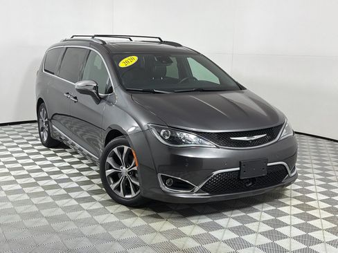 Used 2020 Chrysler Pacifica Limited FWD image 2
