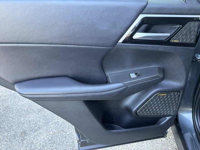 Used 2025 Mitsubishi Outlander SE FWD image 17