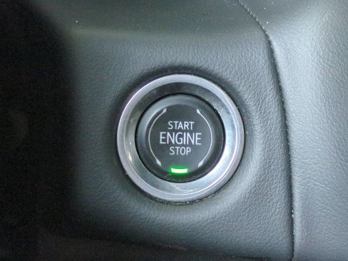 Used 2021 Chevrolet Tahoe Z71 w/ Z71 Signature Package AWD/4WD image 31