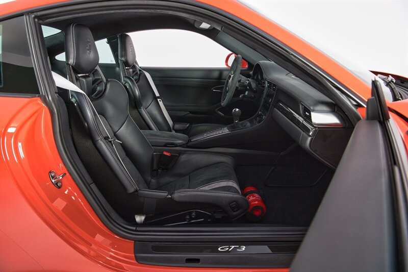 Used 2018 Porsche 911 GT3 w/ Sport Chrono Package RWD image 34