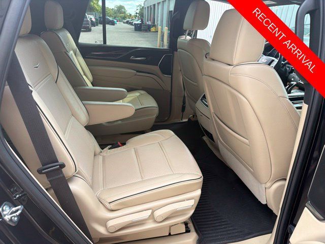 Used 2024 Cadillac Escalade Premium Luxury w/ Performance Package AWD/4WD image 5
