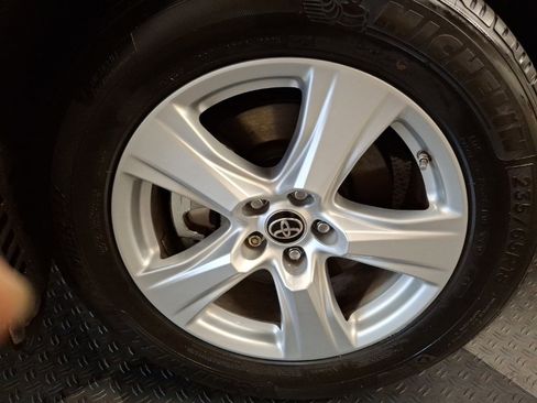 Used 2022 Toyota Highlander LE image 4