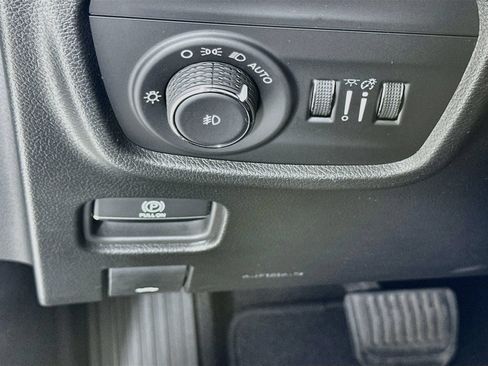 Used 2023 Jeep Grand Cherokee L Overland AWD/4WD image 11