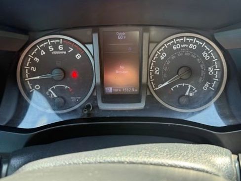 Used 2021 Toyota Tacoma TRD Off-Road w/ TRD Premium Off Road Package AWD/4WD image 20