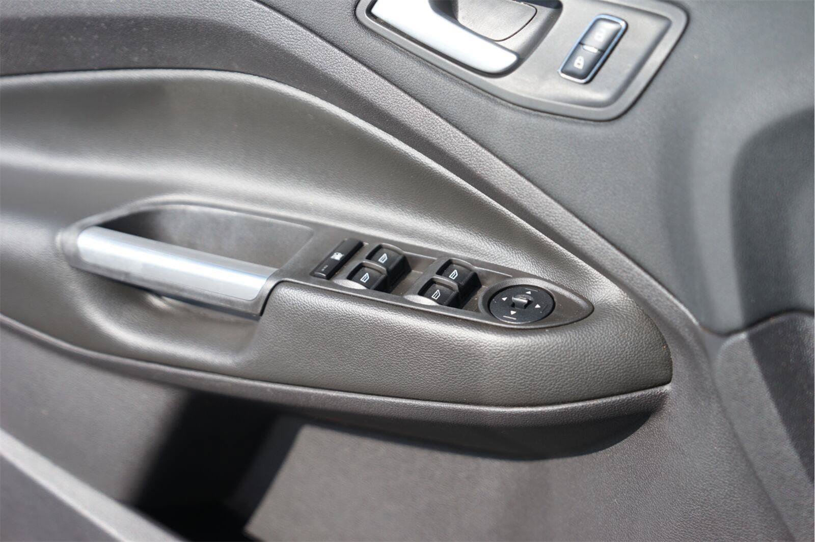 Used 2016 Ford Escape SE w/ Equipment Group 201A FWD image 29