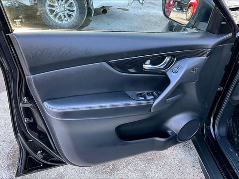 Used 2018 Nissan Rogue SL w/ Premium Package image 21