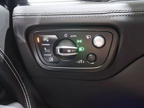 Used 2021 Bentley Bentayga AWD/4WD image 17