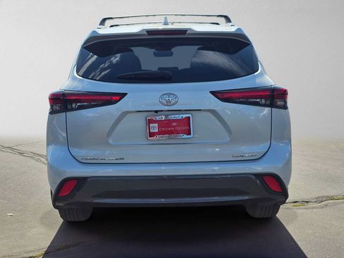 Used 2023 Toyota Highlander Limited FWD image 4
