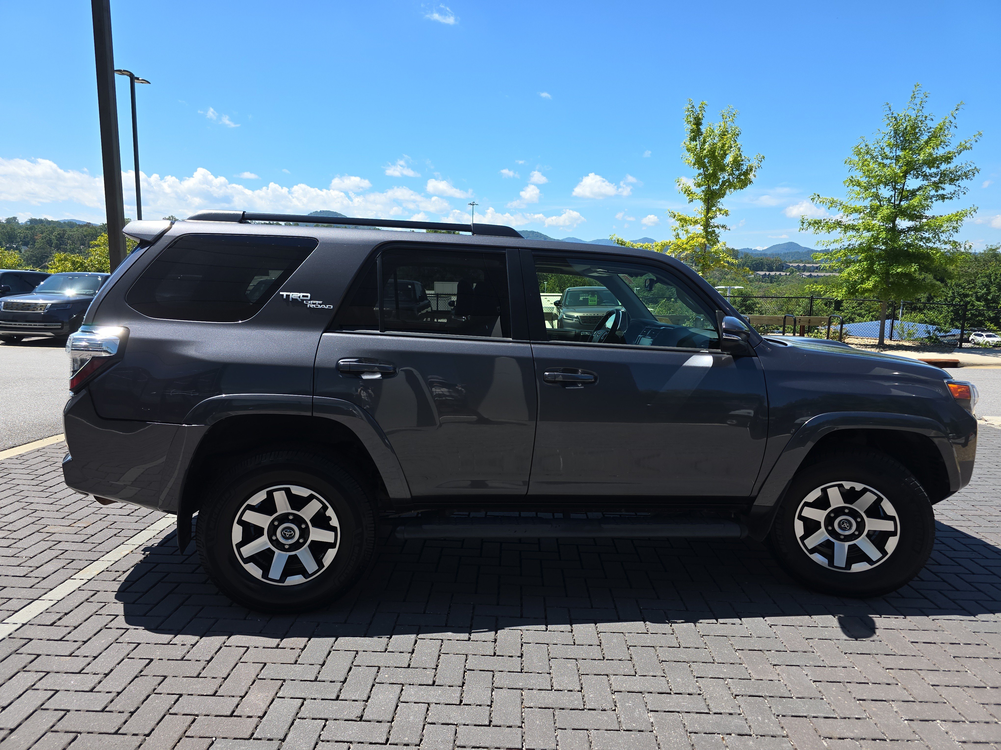 Used 2021 Toyota 4Runner TRD Off-Road Premium w/ Moonroof Package AWD/4WD image 4