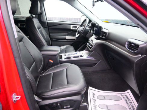 Used 2021 Ford Explorer XLT w/ Equipment Group 202A image 7