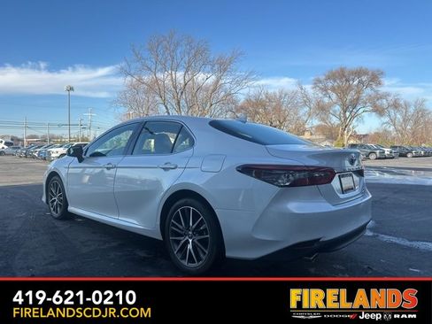 Used 2023 Toyota Camry XLE image 8