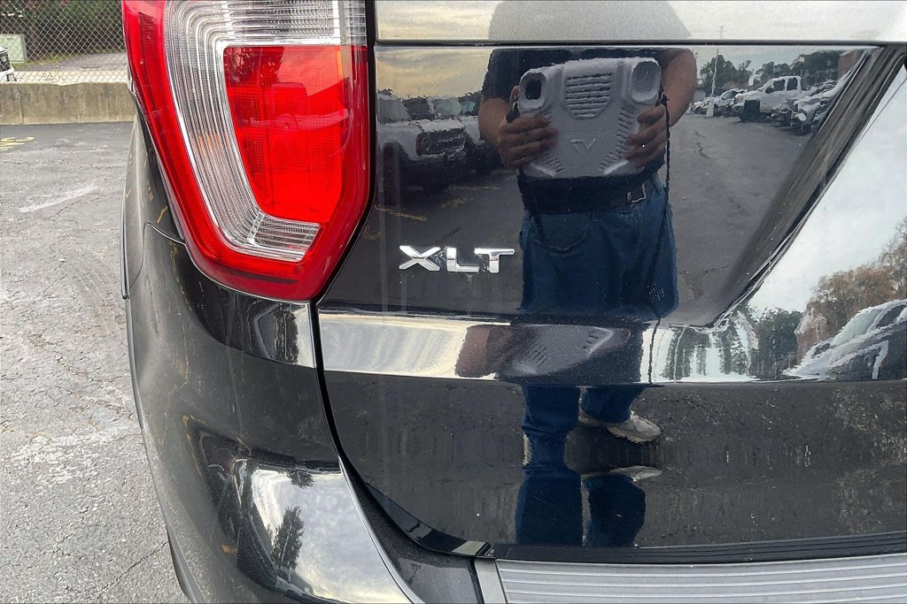 Used 2018 Ford Explorer XLT w/ Equipment Group 202A AWD/4WD image 7