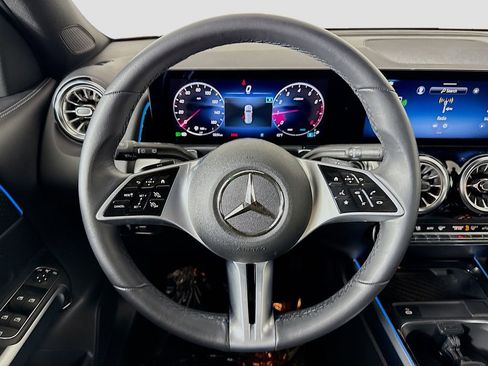 Used 2024 Mercedes-Benz GLB 250 4MATIC image 12