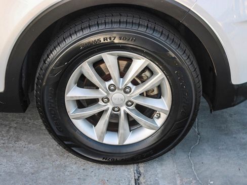 Used 2017 Kia Sorento LX image 11