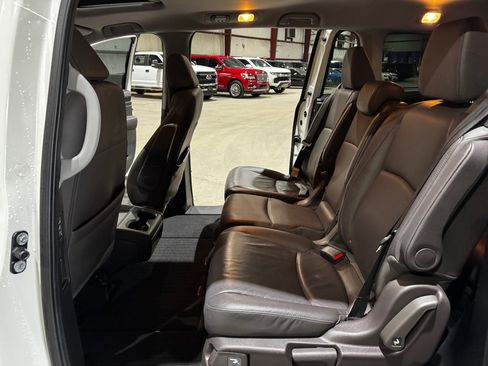 Used 2018 Honda Odyssey EX-L image 16