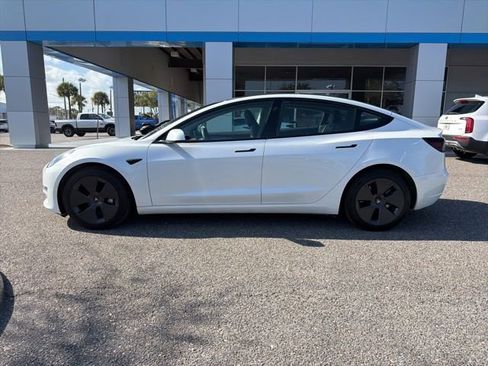 Used 2023 Tesla Model 3 Standard Range image 4
