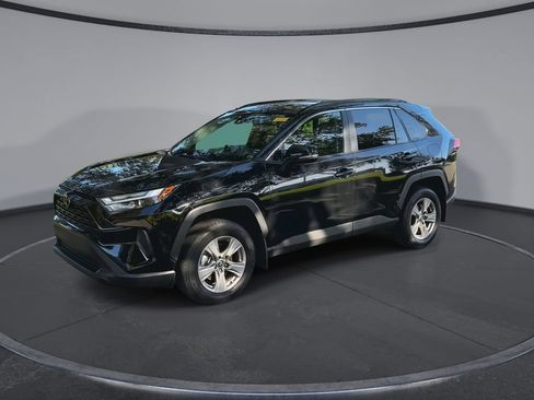 Used 2025 Toyota RAV4 XLE FWD image 4