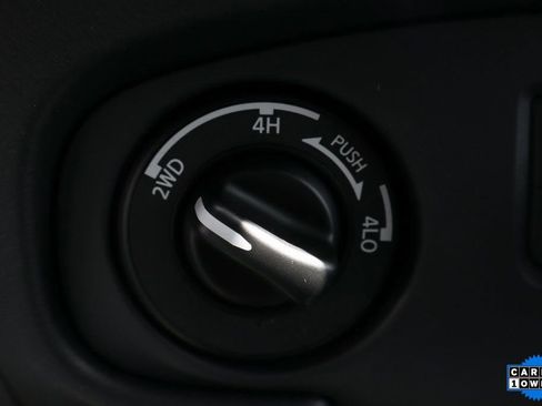 Used 2024 Nissan Frontier SL w/ Technology Package image 27