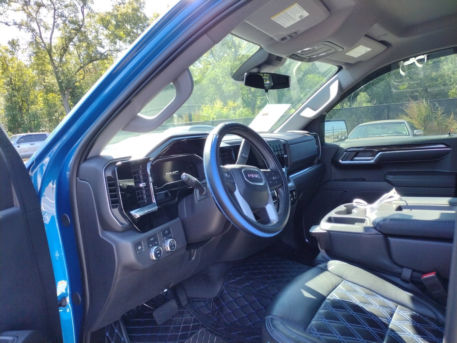 Used 2024 GMC Sierra 1500 Elevation AWD/4WD image 4