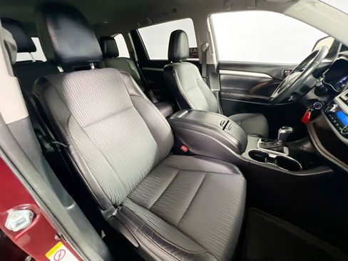 Used 2017 Toyota Highlander Plus image 30