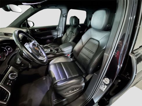Used 2022 Porsche Cayenne image 10