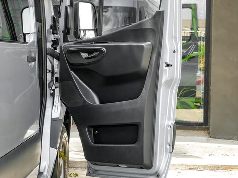 Used 2025 Mercedes-Benz Sprinter 2500 image 31