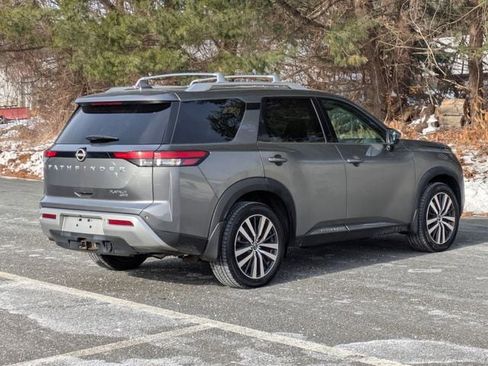 Used 2022 Nissan Pathfinder Platinum w/ Cargo Package image 5