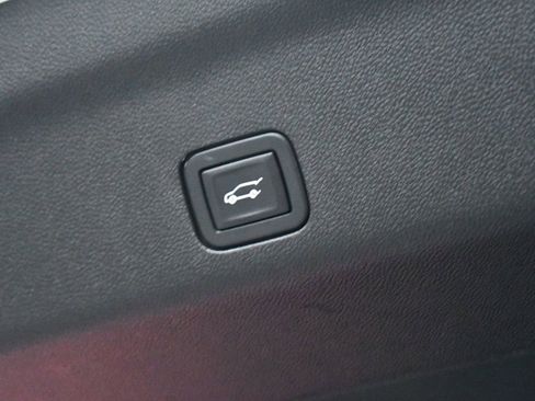 Used 2021 Chevrolet Tahoe High Country w/ Premium Package image 11