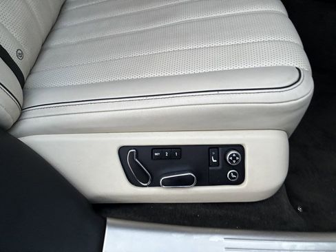 Used 2015 Bentley Flying Spur V8 image 26