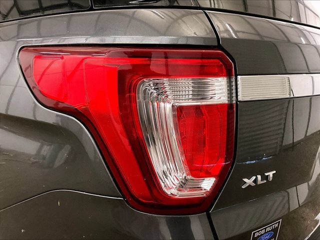 Used 2018 Ford Explorer XLT w/ Equipment Group 202A AWD/4WD image 30