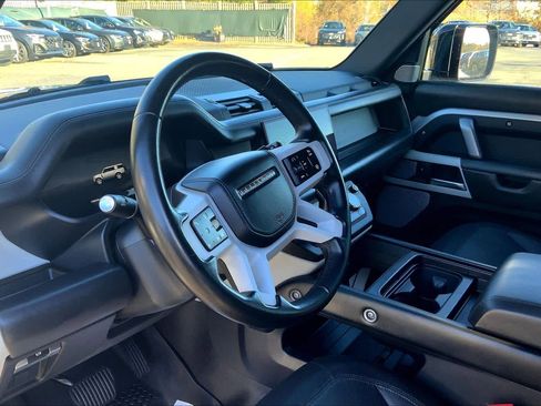 Certified 2023 Land Rover Defender 130 X-Dynamic SE image 17