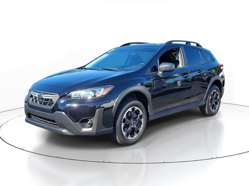 Certified 2023 Subaru Crosstrek 2.0i image 3